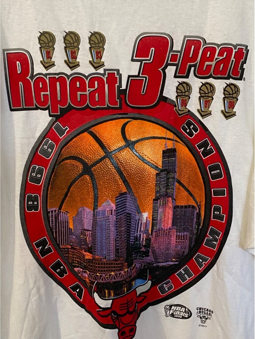 Vintage Chicago Bulls NBA 1998 Starter White Graphic 3 Peat T-shirt Size XL